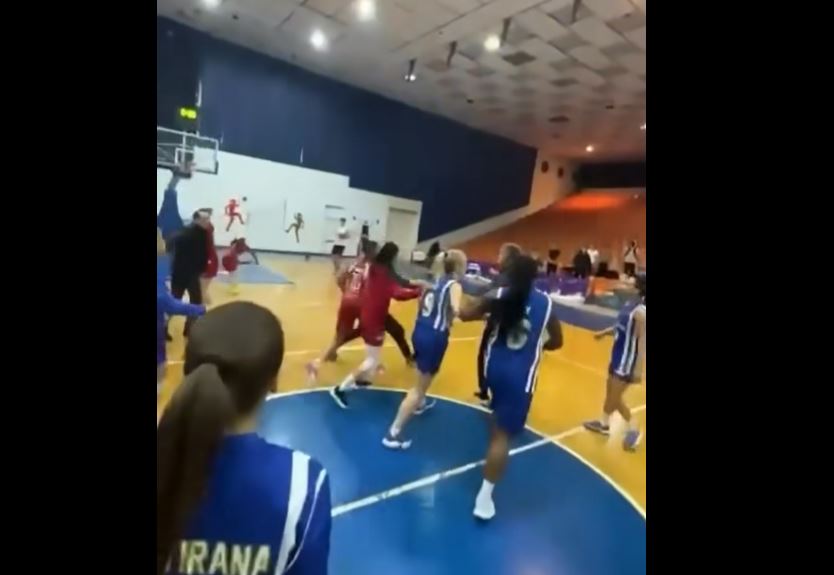 Përleshje në basketbollin e femrave në Shqipëri