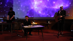“Ri-zgjohem” me poezi e muzikë për mendimin e lirë
