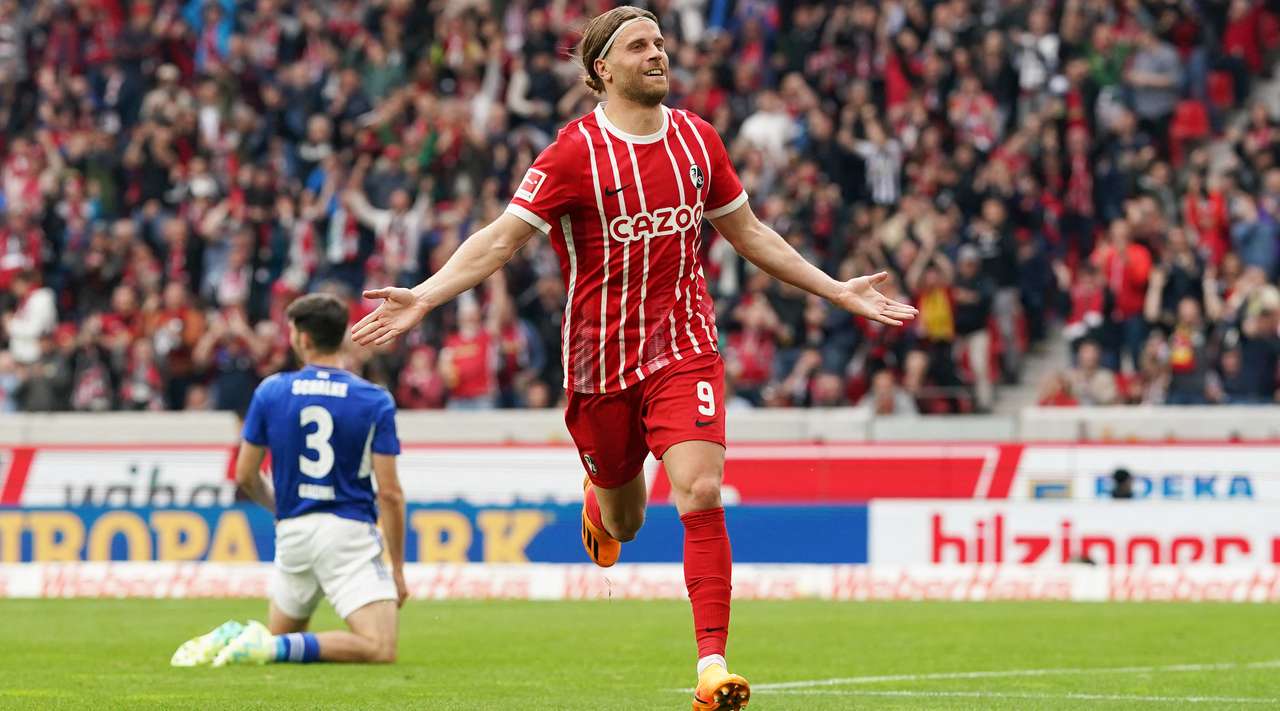 Freiburgu fiton thellë përballjen ndaj Schalkes