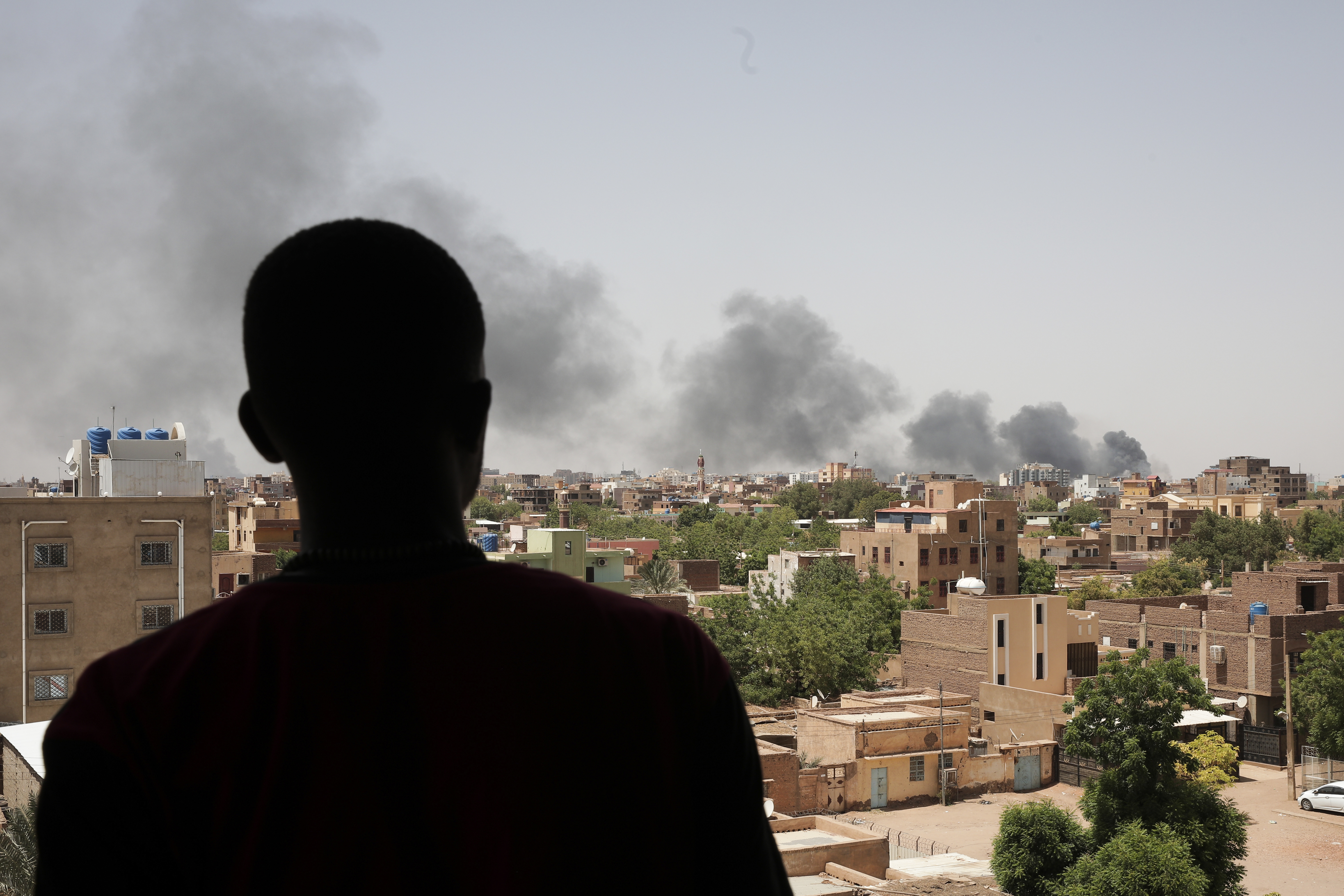 Ushtria e Sudanit thotë se zgjat armëpushimin, por luftimet vazhdojnë