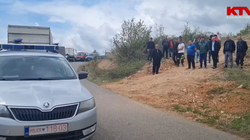 Kundërshtohet me protestë groposja e kafshëve në afërsi të shtëpive