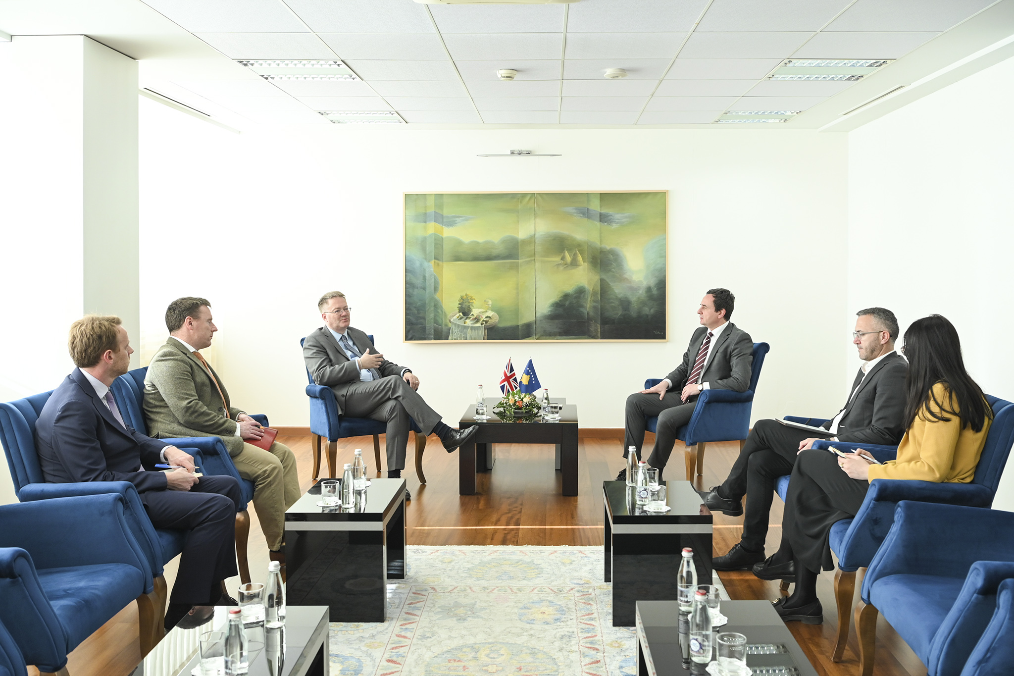 Kurti e Abbott për takimin e 2 majit: Angazhim që siguron zbatimin e të gjitha neneve të dakorduara