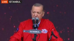 Pas katër ditëve, Erdogani shfaqet në publik