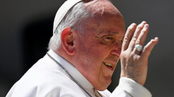 Papa Françesku po e shqyrton mundësinë që të vijë në Kosovë