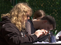 Kampi në Jezerc i kontribuon aftësimit dhe përgatitjeve para rezultateve finale në projektimin e asaj që do të kthehet në një lloj “galerie urbane” me “MuralFestin”, festivalin e i cili me shtatë edicione i ka dhënë Ferizajt epitetin si qytet i muraleve