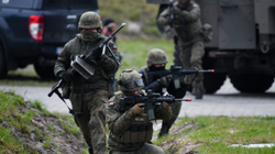 Polonia dërgon trupat në kufi, lajmëron NATO-n se Bjellorusia i ka hyrë në hapësirën ajrore