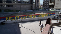 Grafitet kërcënuese në Beograd, “thirrje” ushtrisë të kthehet në Kosovë