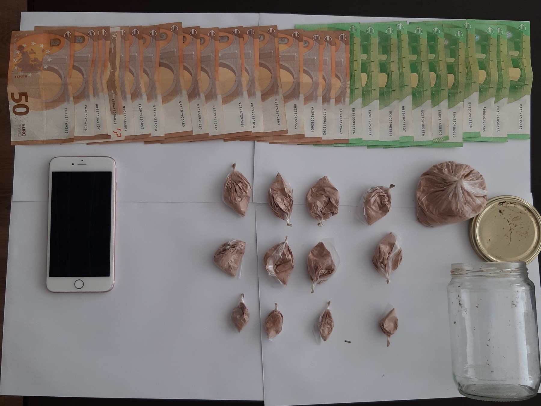 Konfiskohet një sasi narkotikësh në dy lokacione, arrestohet një i dyshuar