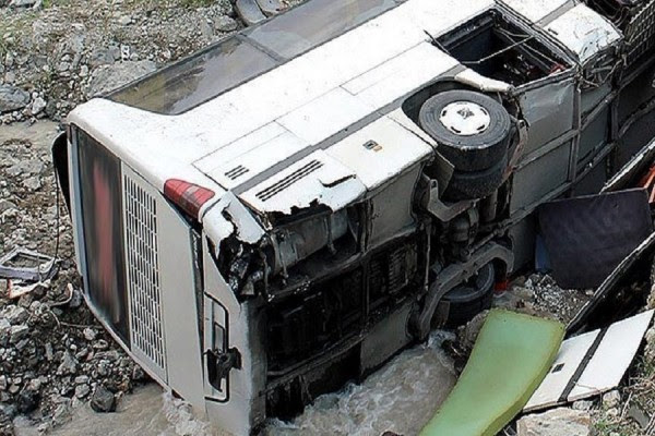 Dhjetëra të vdekur pasi autobusi me emigrantë u përplas në një luginë në Meksikë