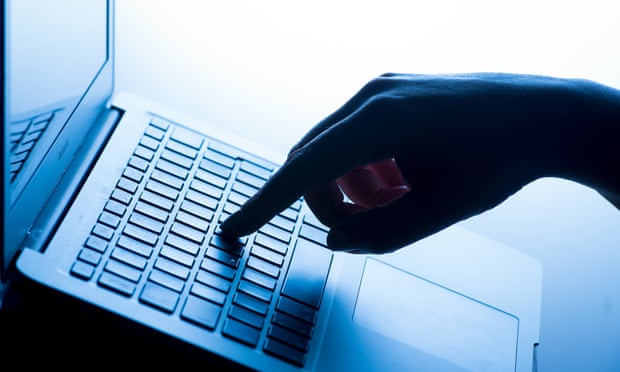 Inteligjenca artificiale mund të identifikojë fjalëkalimet nga tingulli i tasteve që shtypen