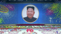 Veri-koreanët urdhërohen t’i mbrojnë portretet e Kim Jong-unit nga vërshimet