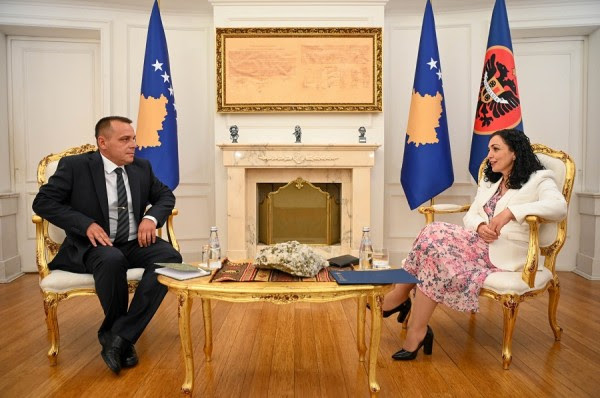 Osmani dhe Maqedonci flasin për avancimin e FSK-së me standardet e NATO-s