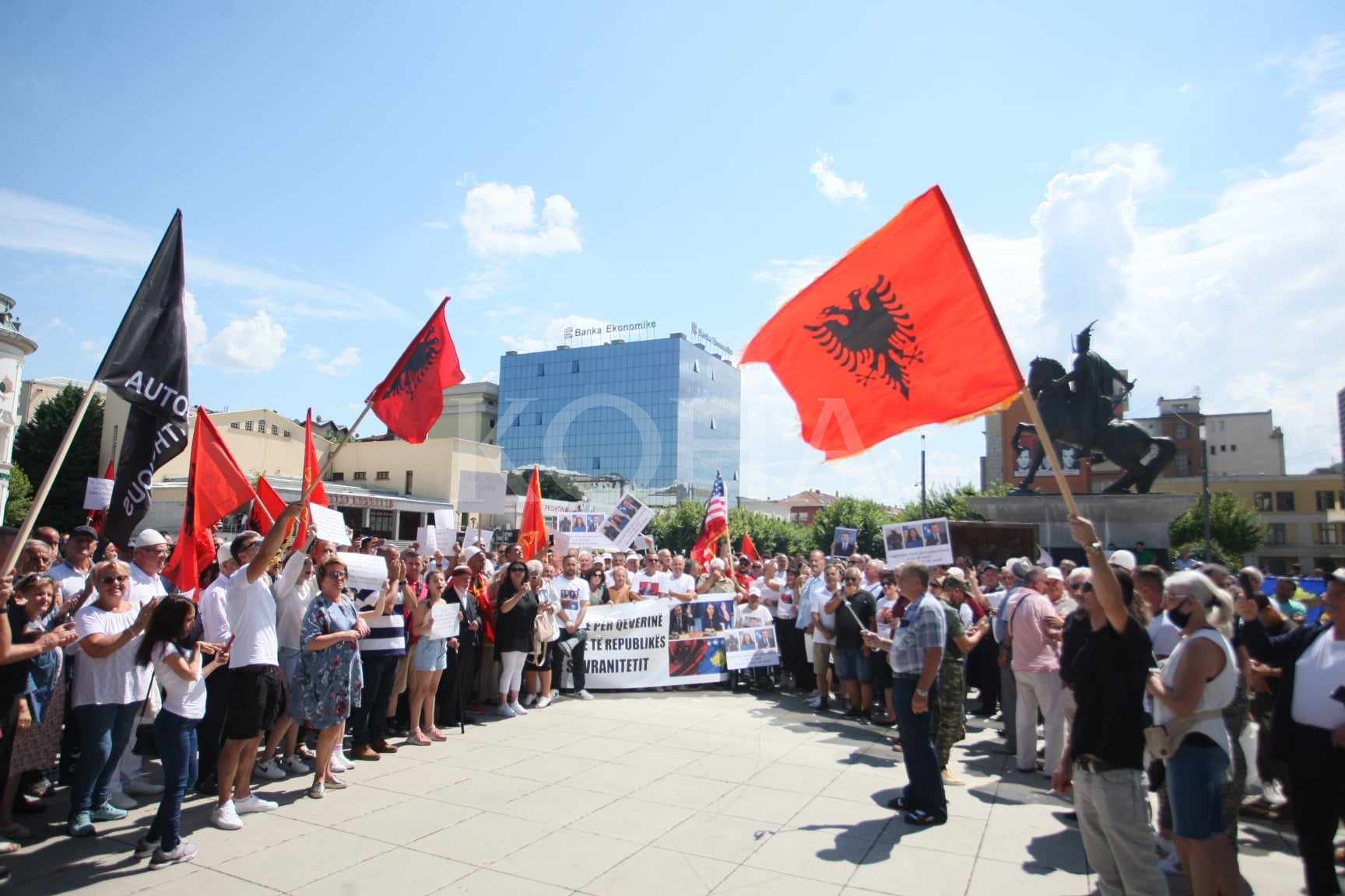 Protestë pro Qeverisë, kërkohet nga opozita të jetë konstruktive në Kuvend