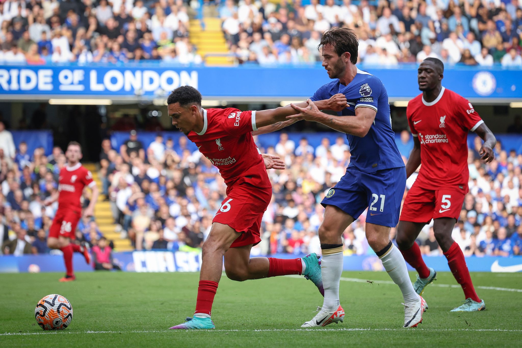 Derbi i Premier Leagues nuk jep fitues