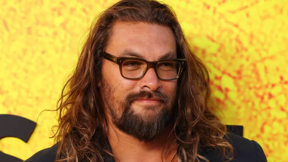 Jason Momoa paralajmëron turistët që të mos e vizitojnë Mauin