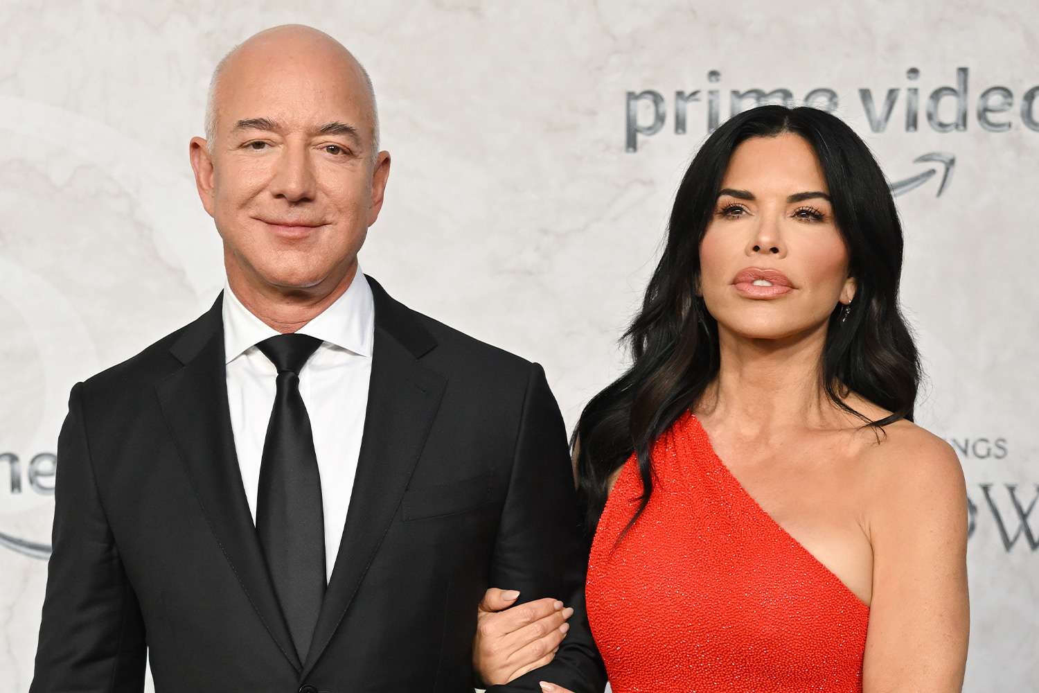 Jeff Bezos dhe Lauren Sanchez dhurojnë 100 milionë dollarë për Mauin