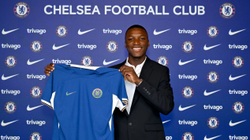Zyrtare: Chelsea prezanton Moises Caicedon