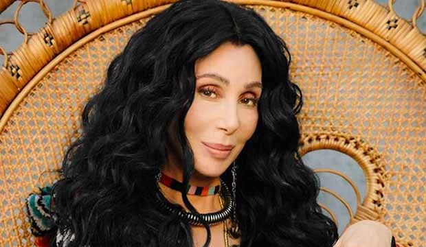 Cher shkon në Ukrainë për të shpëtuar një ari