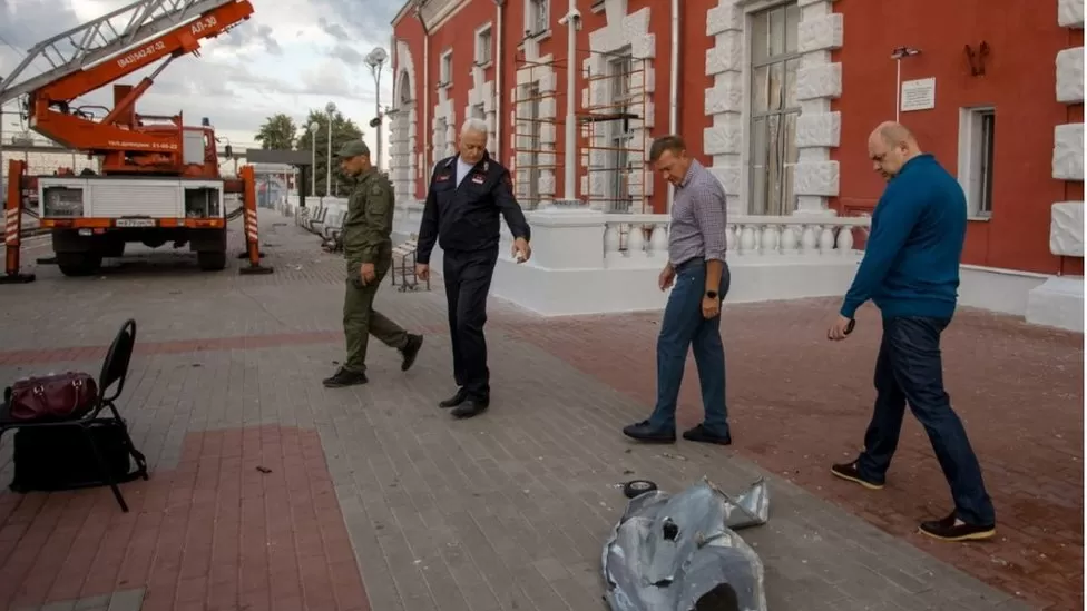Rusia pretendon se një dron ukrainas plagosi pesë persona në një stacionin hekurudhor