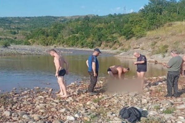 Një 11-vjeçar mbytet në lum në Shqipëri e një 55-vjeçar në det