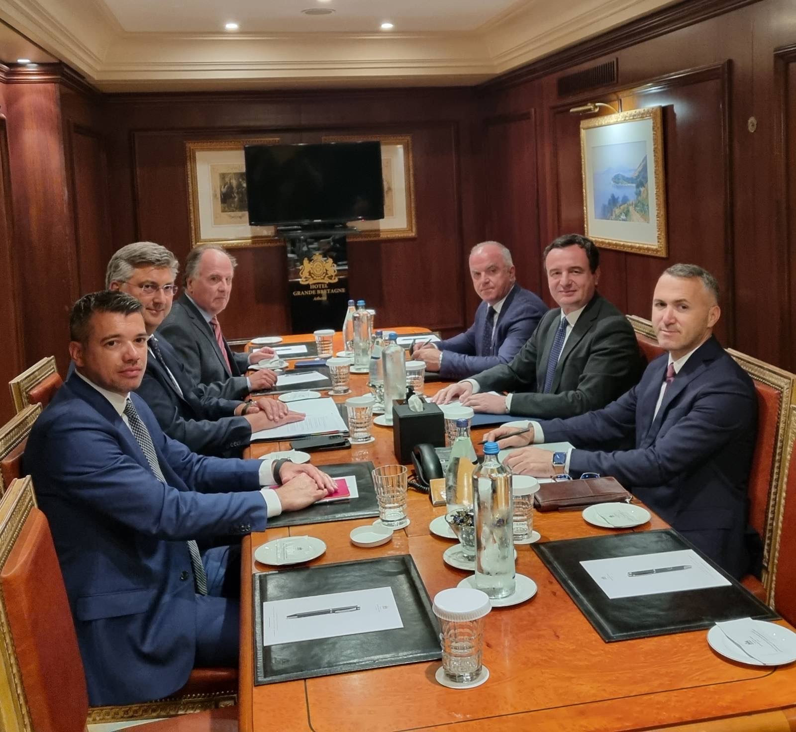 Kurti takohet me Plenkoviqin, diskutojnë për dialogun Kosovë – Serbi