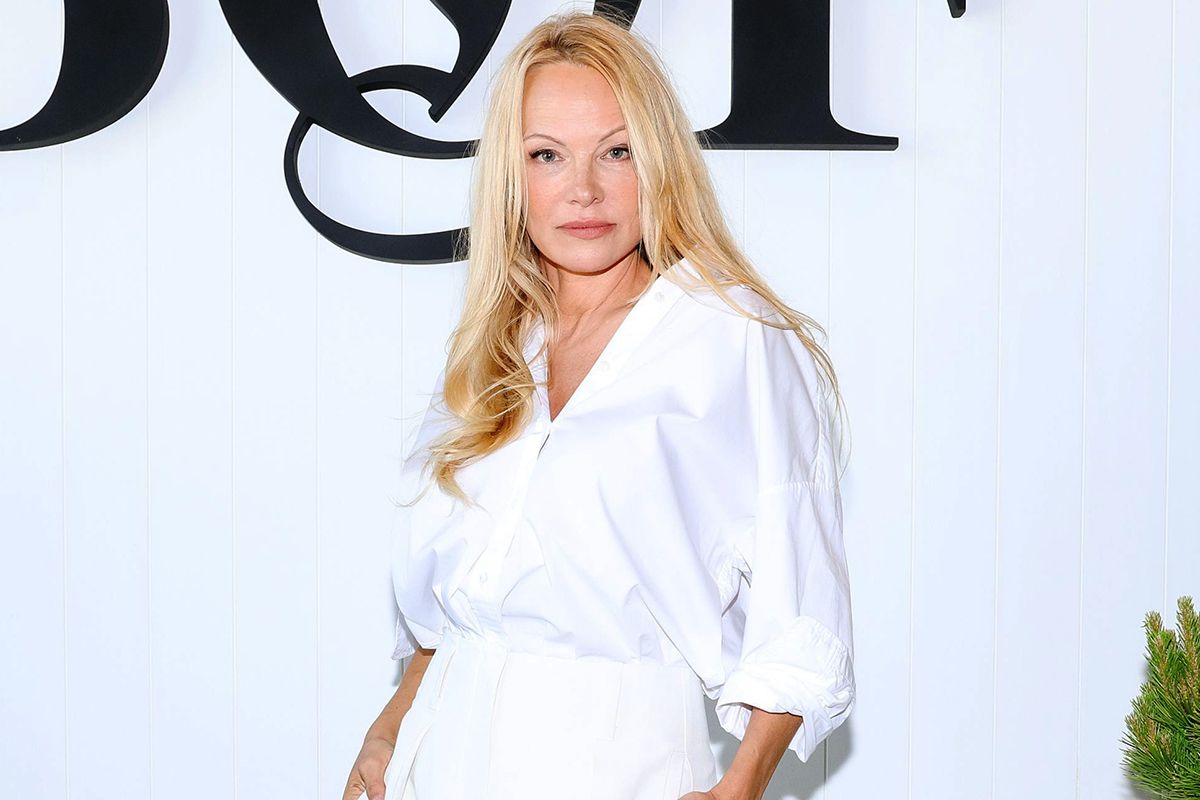 Pamela Anderson zbulon arsyet se përse ka vendosur të dalë e pagrimuar