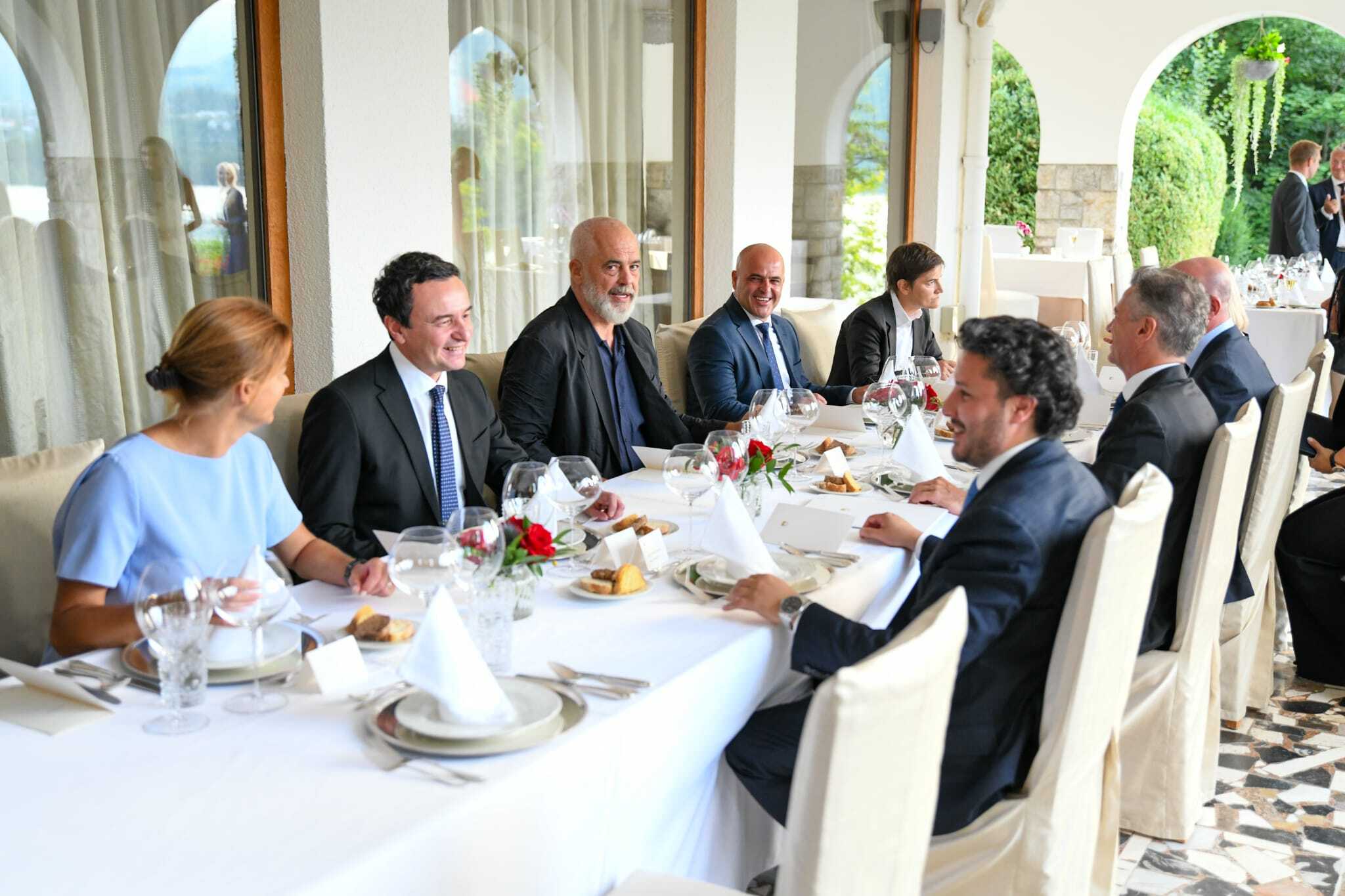 Kurti e Rama shfaqen pranë njëri-tjetrit në Forumin Strategjik të Bledit