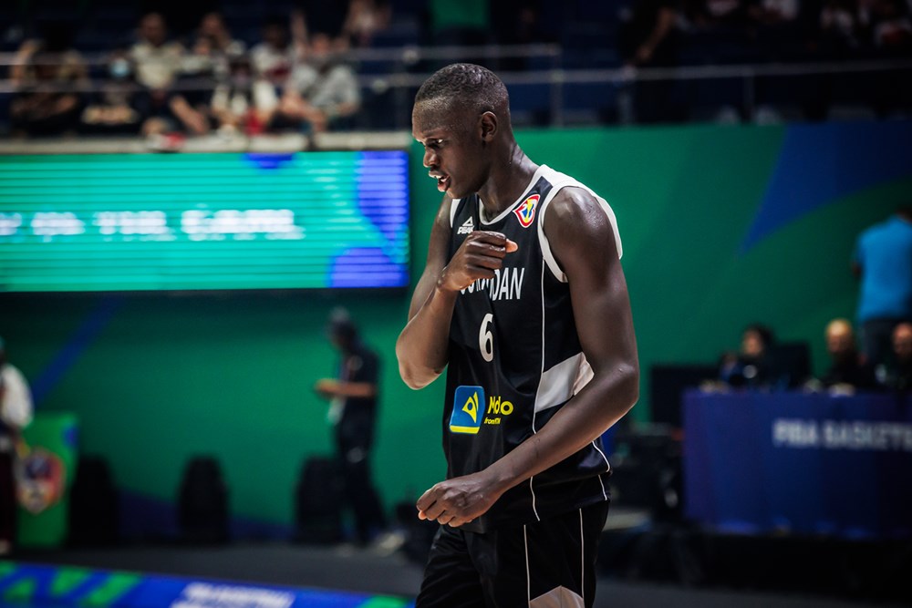 16-vjeçari Maluach, njëri prej më të rinjve që ka luajtur në Botërorin në basketboll