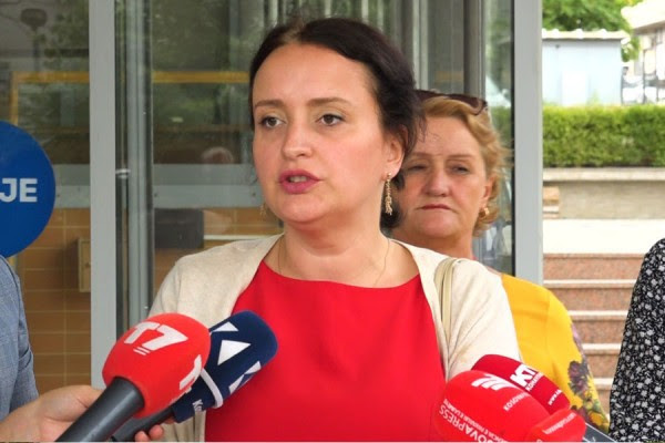 Musmurati: Situata e krijuar me libra shkollorë, keqmenaxhim i MASHTI-t