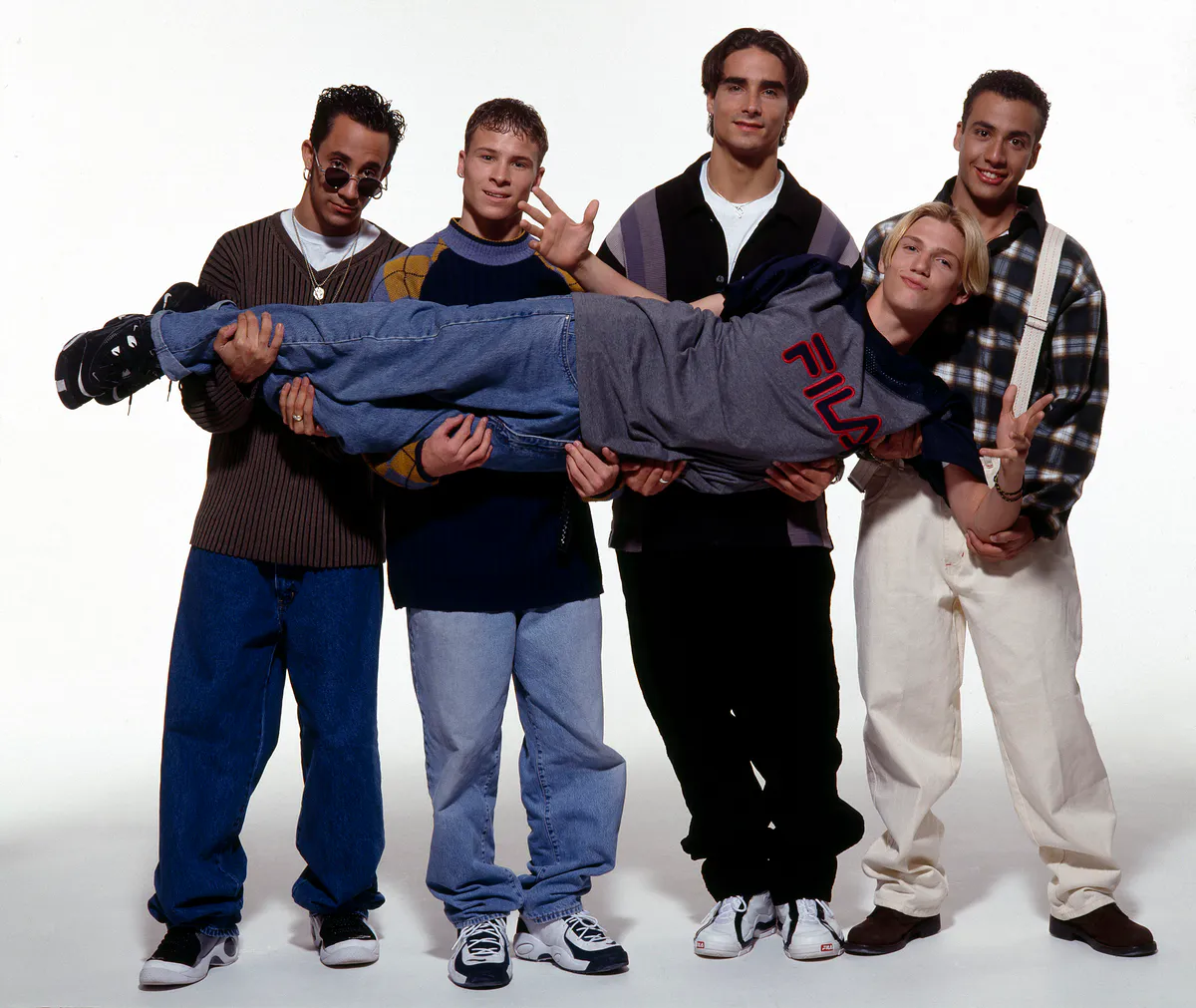 Këngëtari i “Backstreet Boys” akuzohet për përdhunim të një të miture