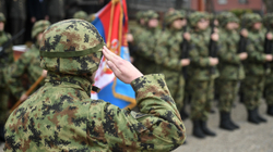 Serbia rekruton në ushtri edhe të rinj nga veriu i Kosovës