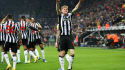 Newcastle beats United, three points off second place
