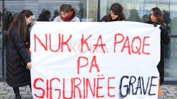 “Nuk ka paqe pa sigurinë e grave”, aksioni simbolik para seancës për vrasjen e Liridona Ademajt
