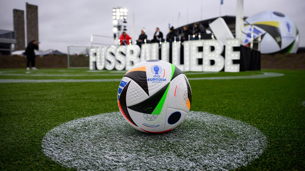 La technologie du ballon Adidas permettra des décisions plus rapides en  Europe 