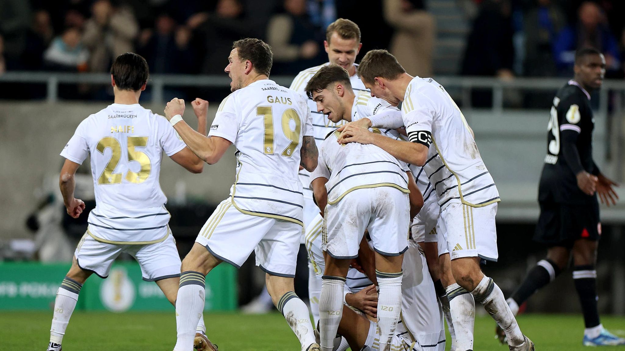 Pas Bayernit, Saarbrueckeni eliminon edhe Frankfurtin