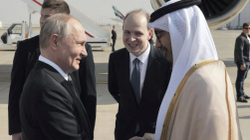 Putini nis udhëtimin e rrallë, arrin në Emiratet e Bashkuara Arabe
