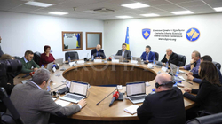 Elezi: KQZ-ja shumë shpejt do t’i kthejë përgjigje kërkesave për peticion për largimin e kryetarëve