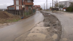 Banorët ankohen se mosriparimi i rrugës në Bërnicë të Poshtme po ua vështirëson qarkullimin 