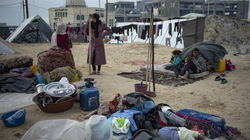 Izraeli cakton një zonë që thotë se është e sigurt për civilët në Gaza
