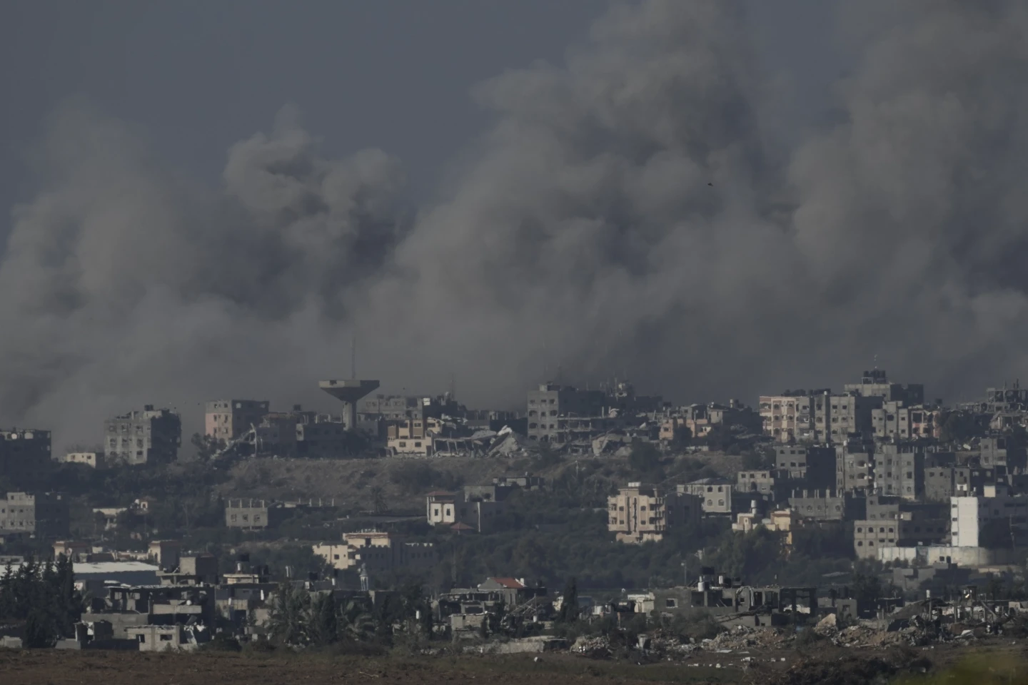 Izraeli vazhdon bombardimet intensive, përfshirë edhe në zonat ku urdhëroi evakuimet