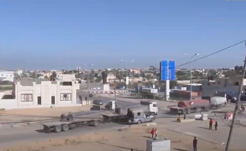 Në Gaza mbërrijnë disa kamionë me ndihma në kohën kur luftimet janë intensifikuar