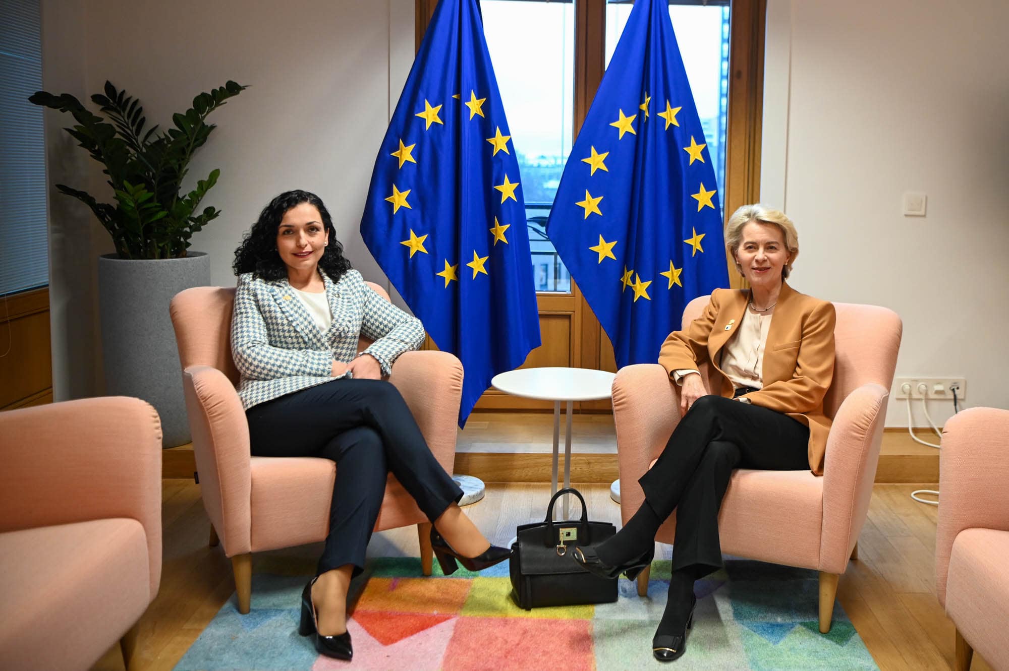 Osmani i kërkon Komisionit Evropian t’i hiqen masat Kosovës