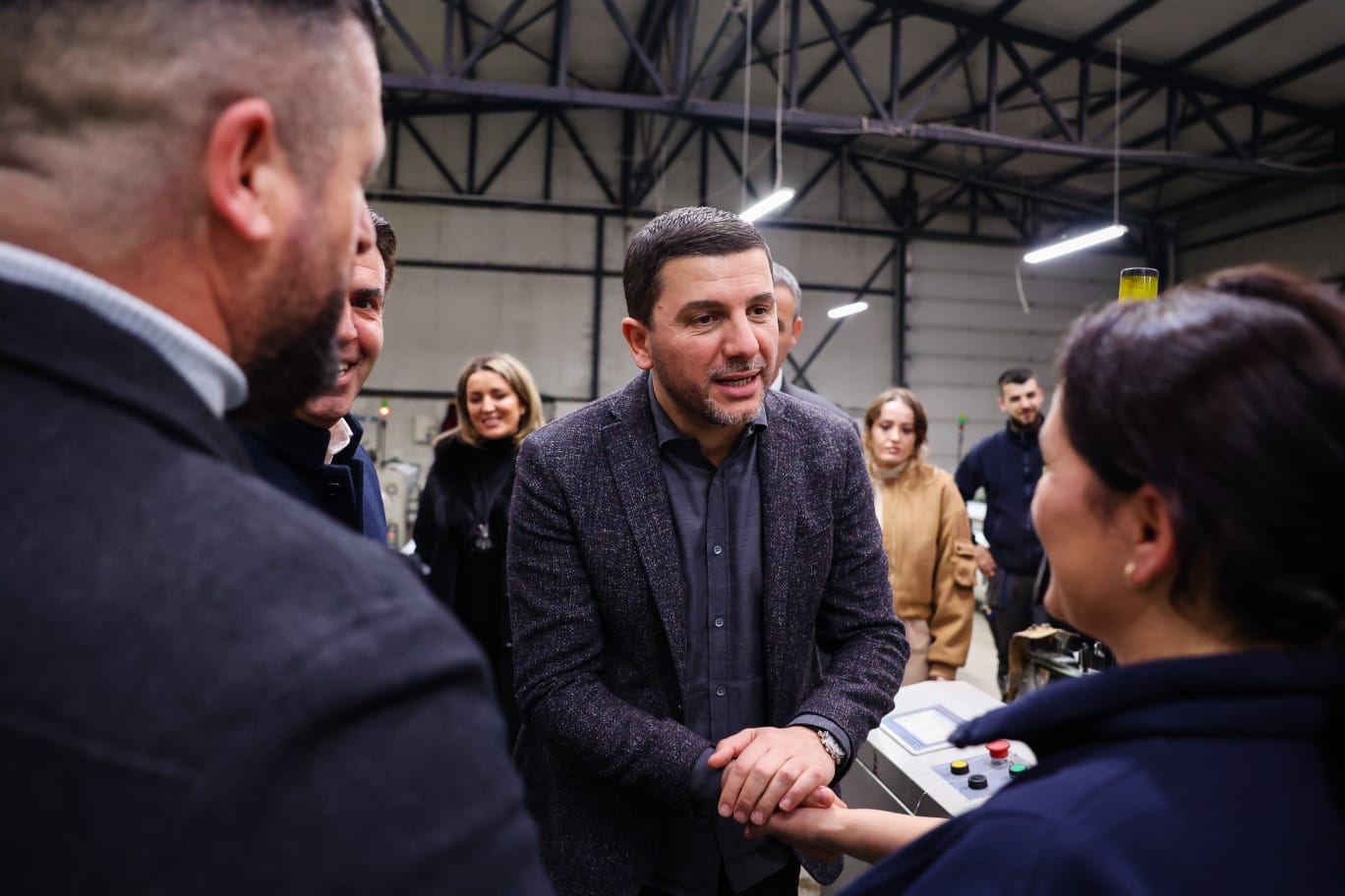 Krasniqi: I papranueshëm diskriminimi që Qeveria Kurti po ua bën qytetarëve