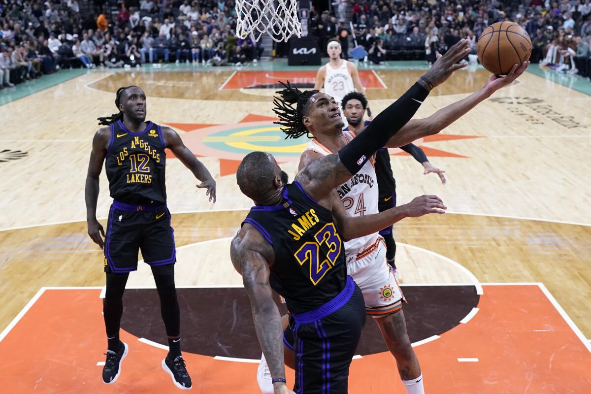 San Antonio Spurs ndërpret serinë e gjatë të humbjeve 