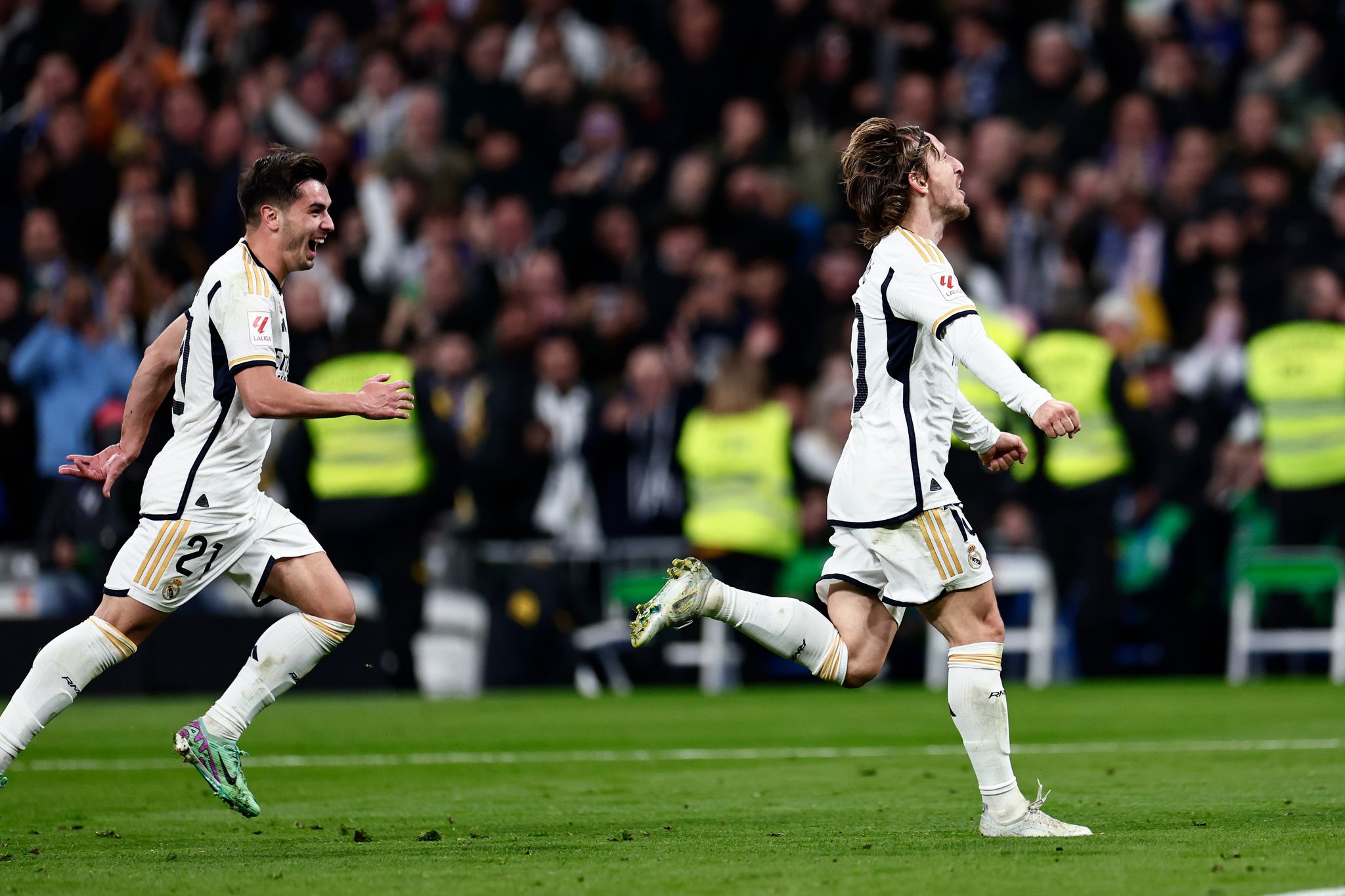 Real Madridi fiton thellë dhe del në vendin e parë