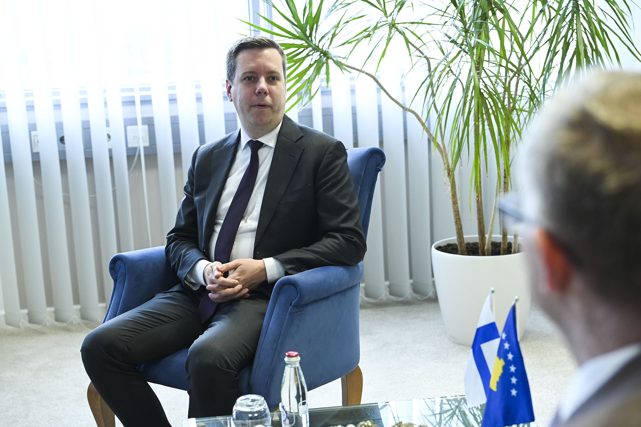 Ambasadori finlandez optimist për heqjen e masave ndaj Kosovës, bën thirrje për normalizim