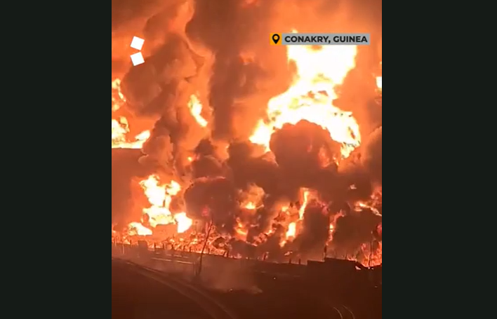 Gine'deki petrol terminalinde meydana gelen patlamada XNUMX kişi öldü