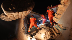 Mbi 100 të vdekur nga tërmeti në Kinë