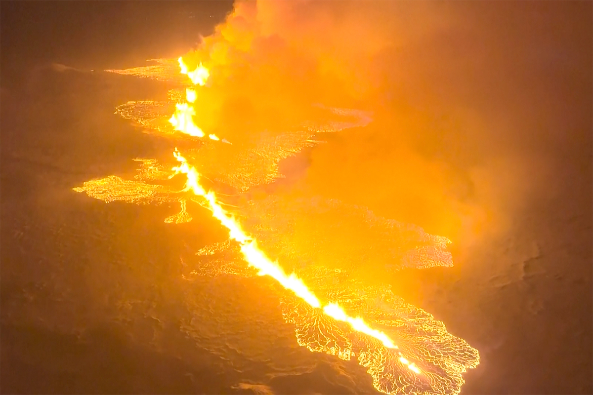Un volcan entre en éruption en Islande, après des semaines d