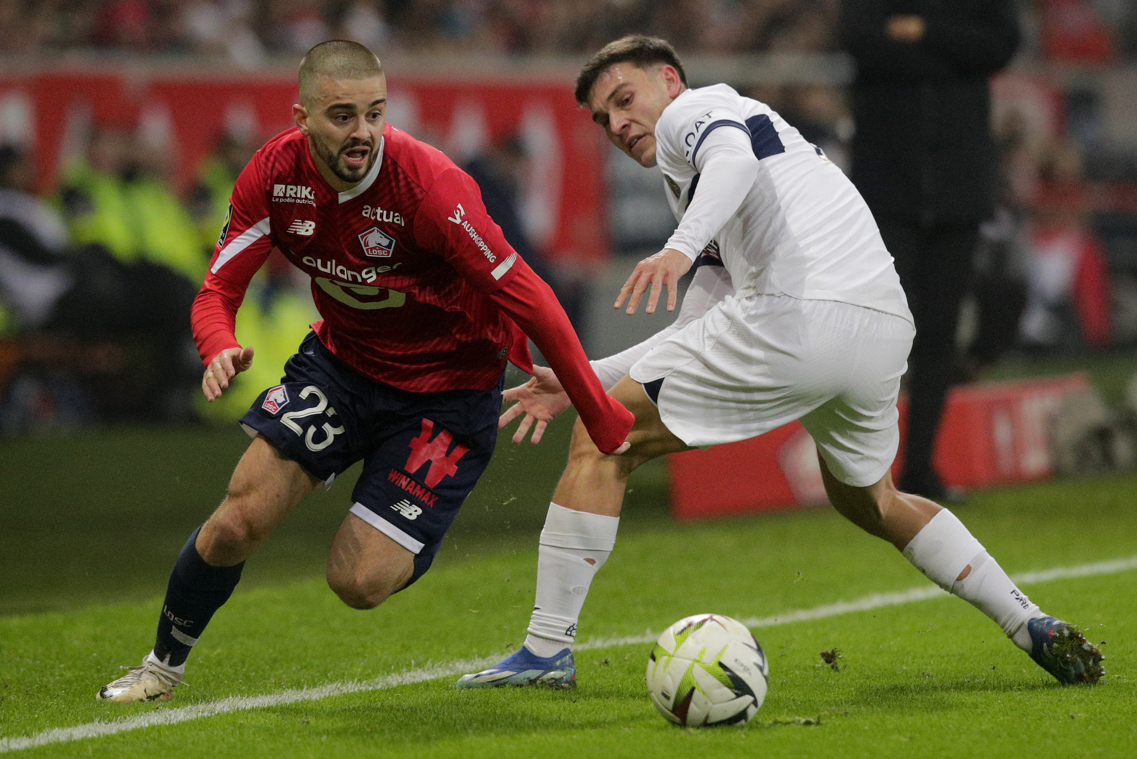 Zhegrova poston dy video ku shihet duke “i trullosur” mbrojtësit e PSG-së